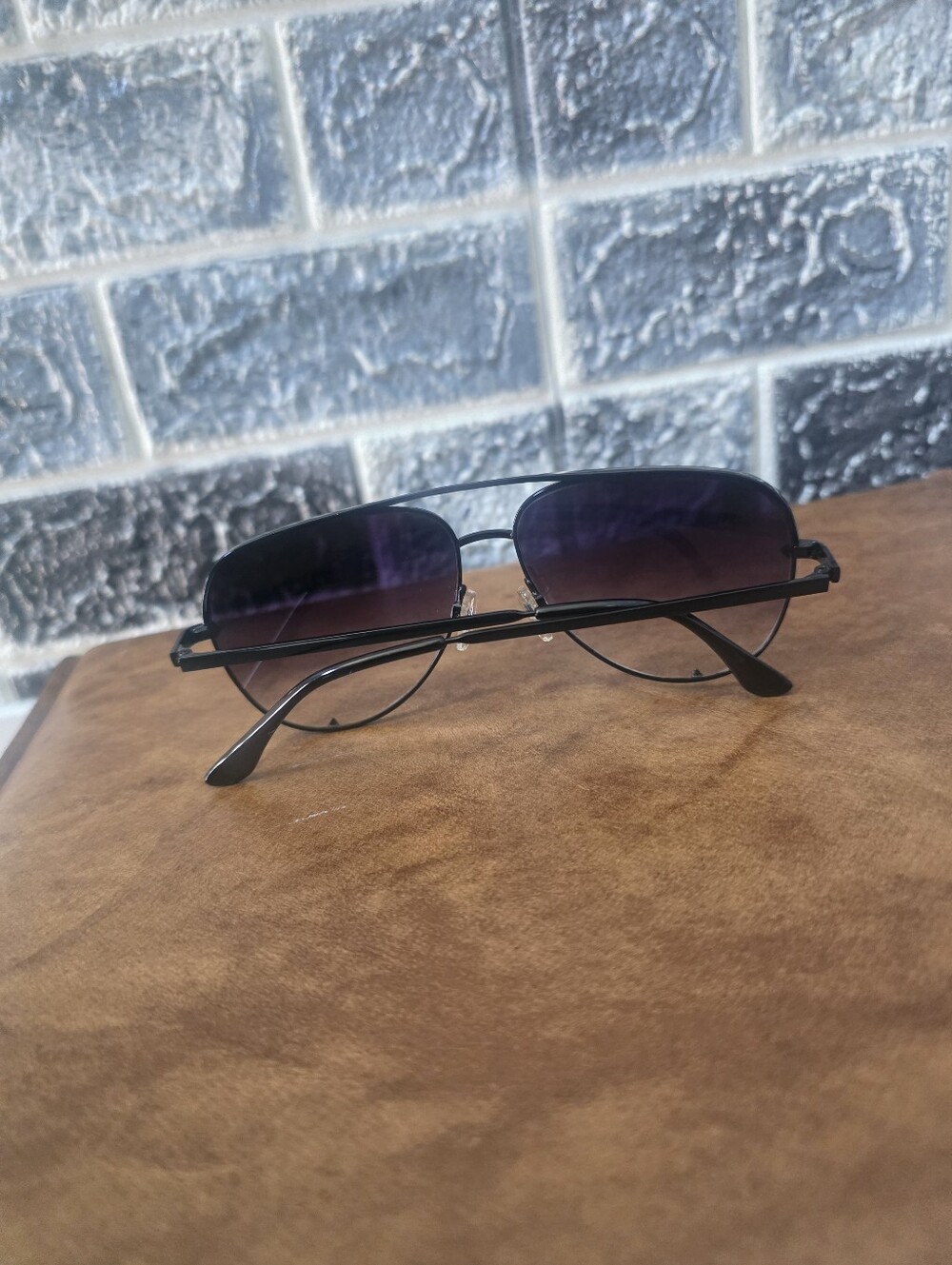 Quay Australia Men's Aviator Sunglasses in Black Frame